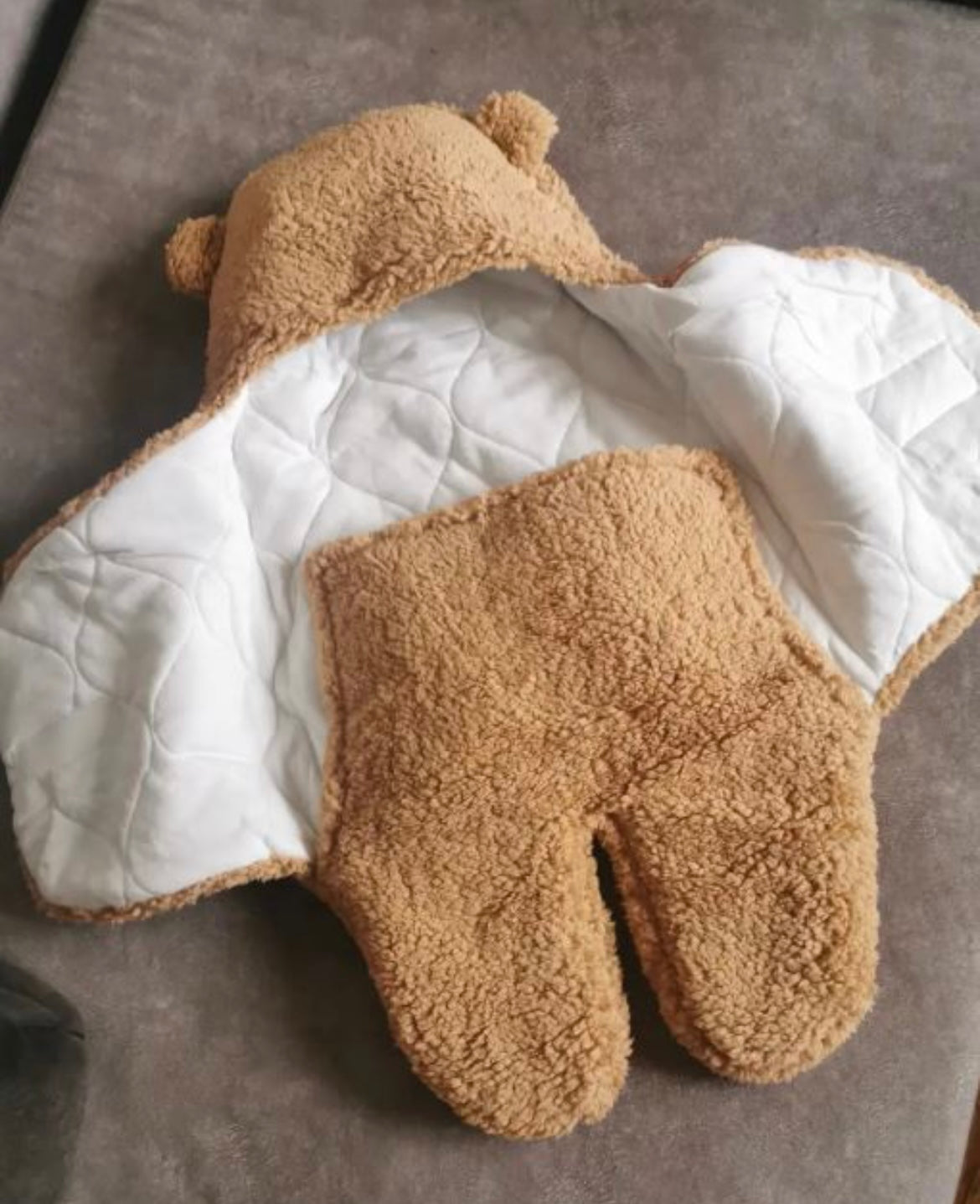 BabyBear:🐻 ¡Dulces sueños con este abrigo de amor para tu bebé!